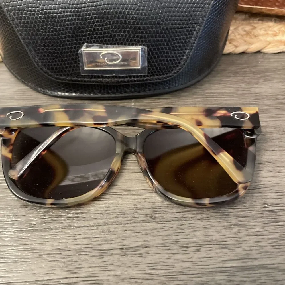 Oscar De La Renta Tortoise Brown  Sunglasses With Case Women’s